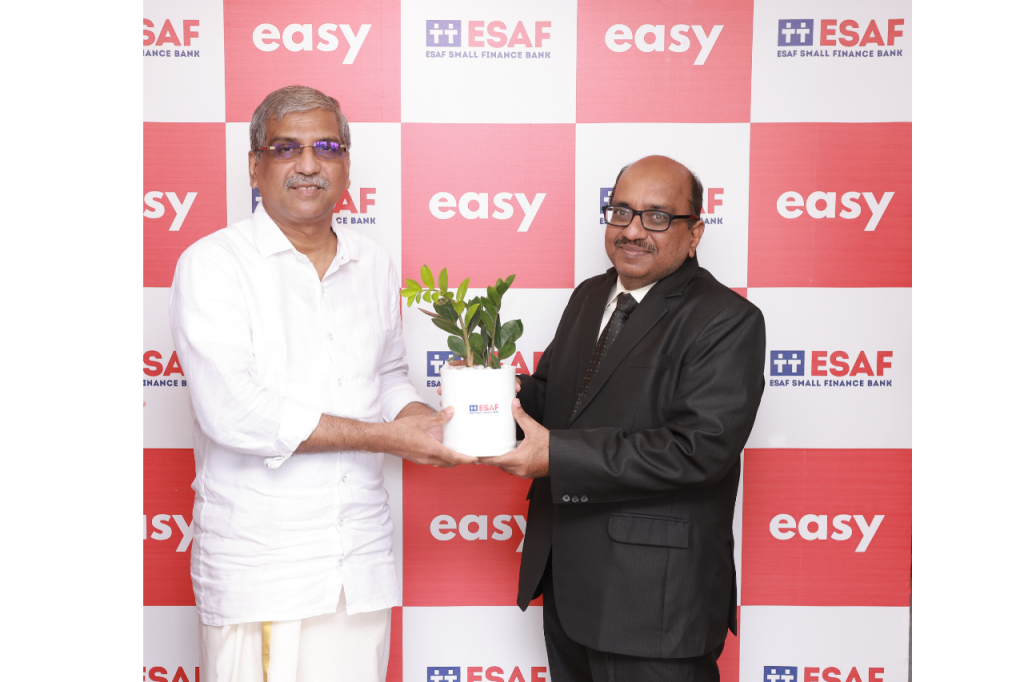 L-R (Mr. Paul Thomas, MD of ESAF Bank and Mr. Praveen Agrawal, CEO of Easy) (2)