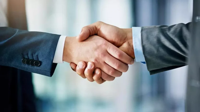 Axis Bank and Bajaj Allianz Forge Partnership to Expand Insurance Reach